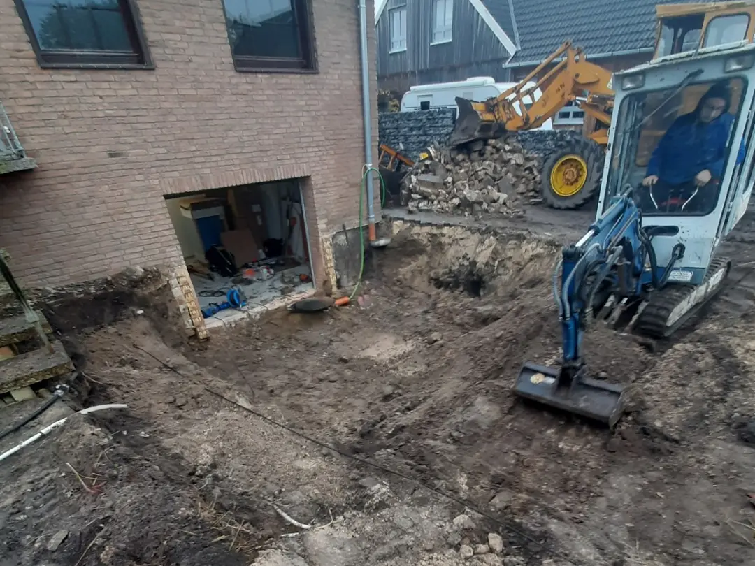 Maschinelle Abbruch- und Erdarbeiten mit Minibagger und Radlader