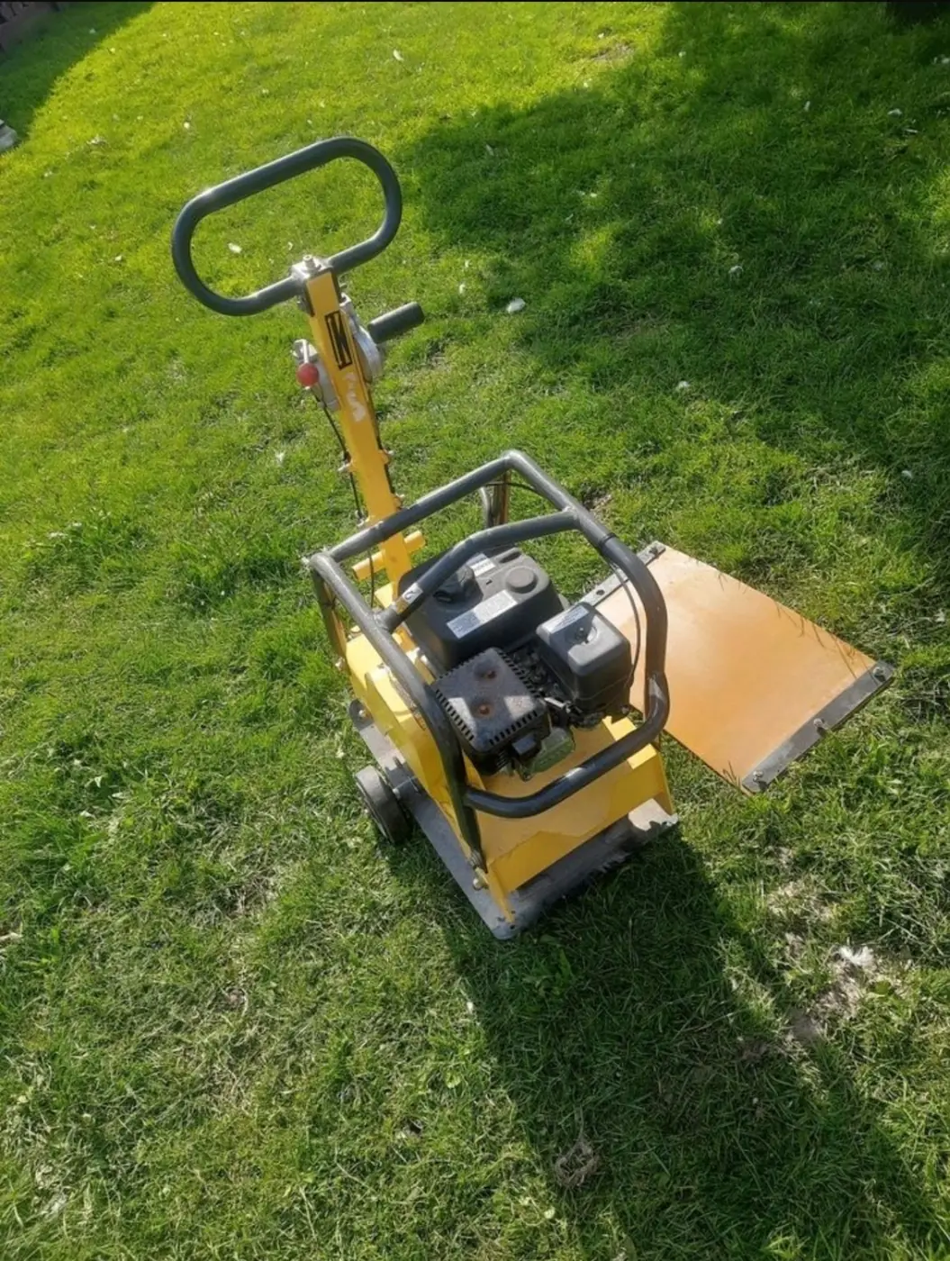 Kleine BAUMAX RVP 27/40 Rüttelplatte