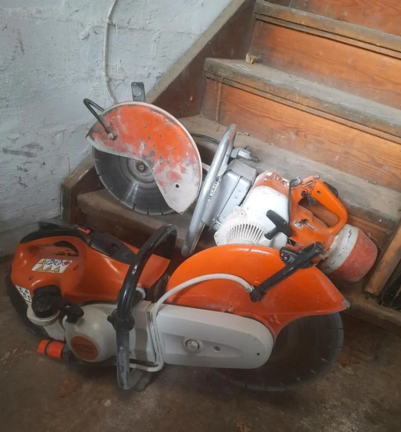 Kleinerer STIHL TS 350 Motor-Trennschneider auf dem gemeinsamen Gerätefoto
